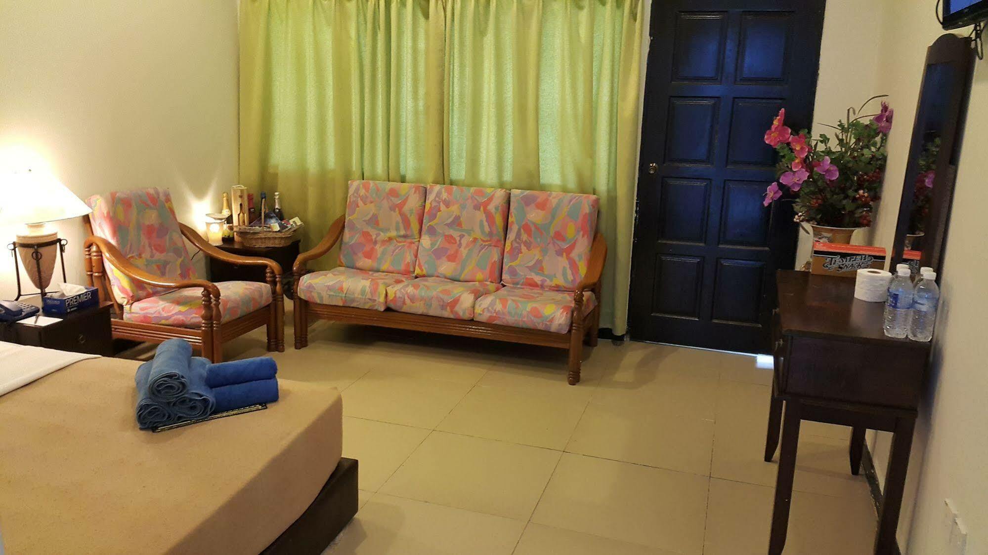 Crystal Hill R Hotel Kampong Kundassan Buitenkant foto