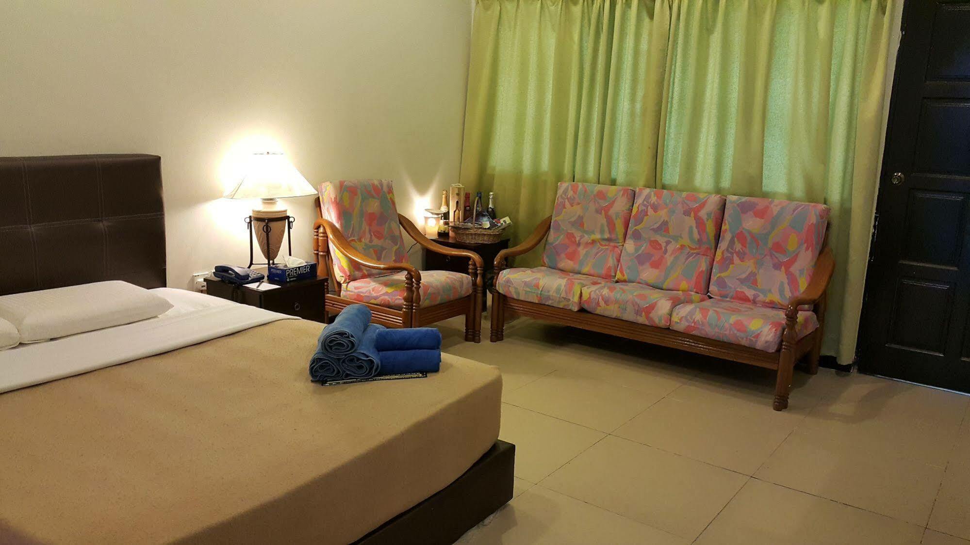 Crystal Hill R Hotel Kampong Kundassan Buitenkant foto