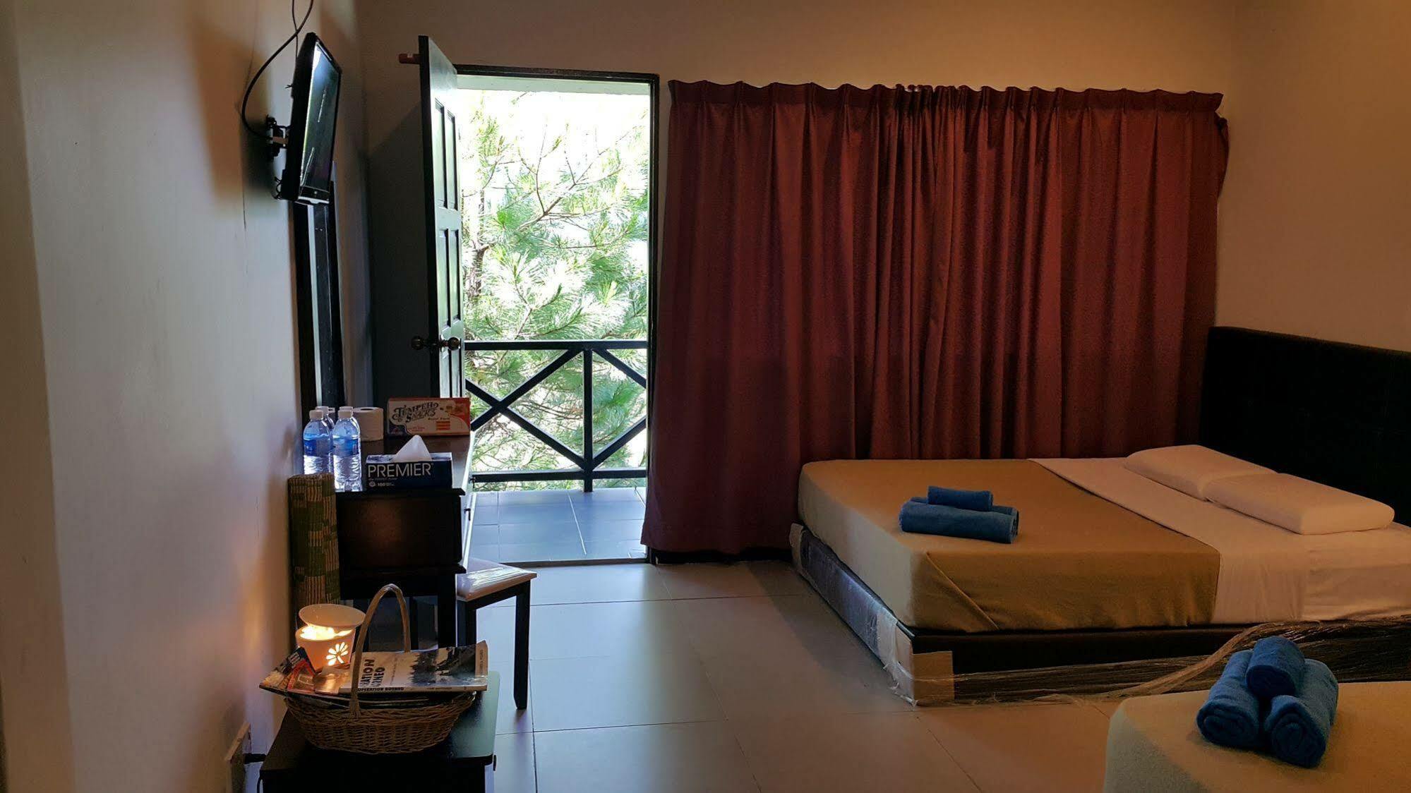 Crystal Hill R Hotel Kampong Kundassan Buitenkant foto