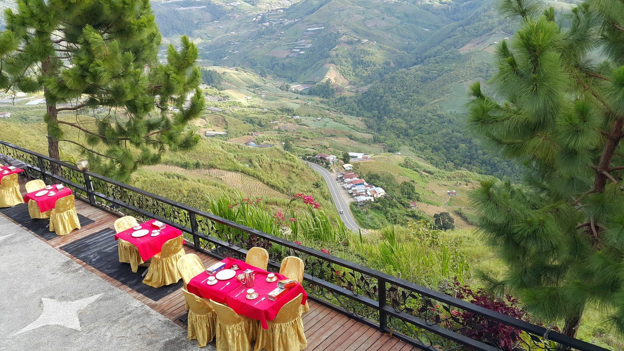 Crystal Hill R Hotel Kampong Kundassan Buitenkant foto